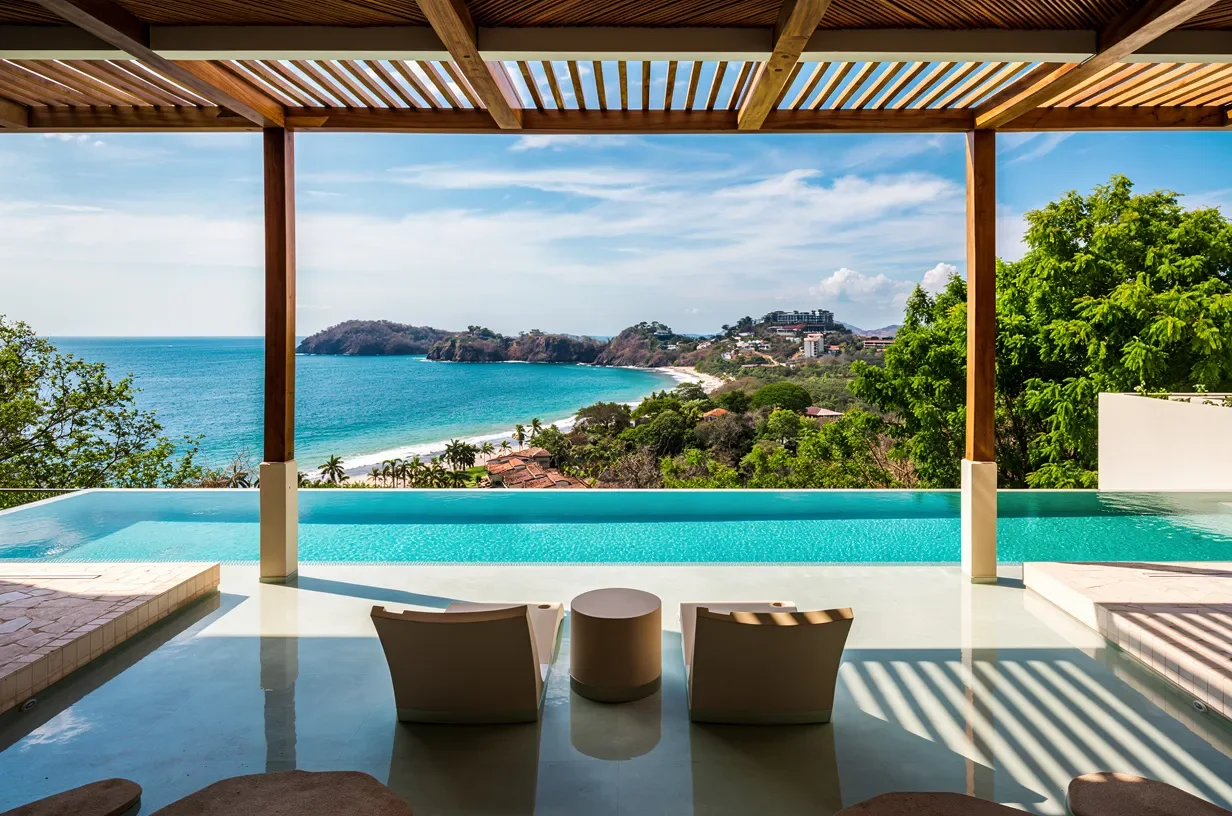 Große Terrasse einer Luxusvilla mit Meerblick in Costa Rica