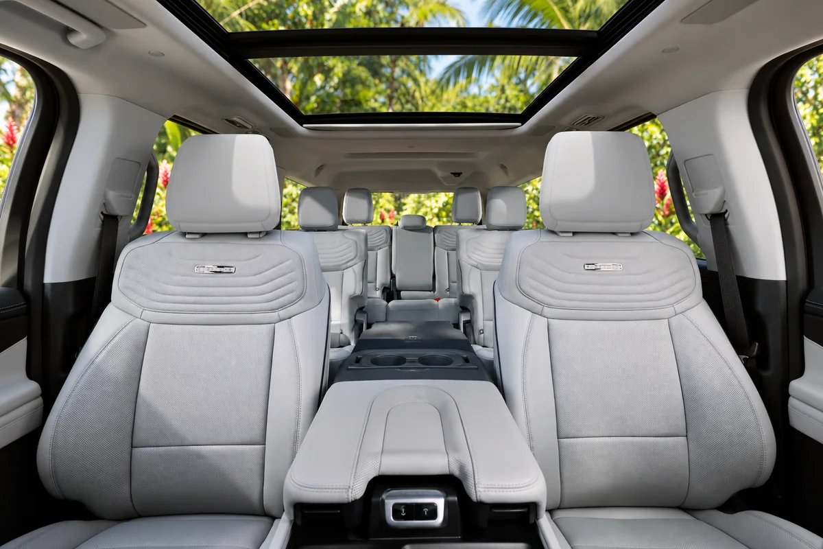 Ford Expedition passenger cabin and seating rows