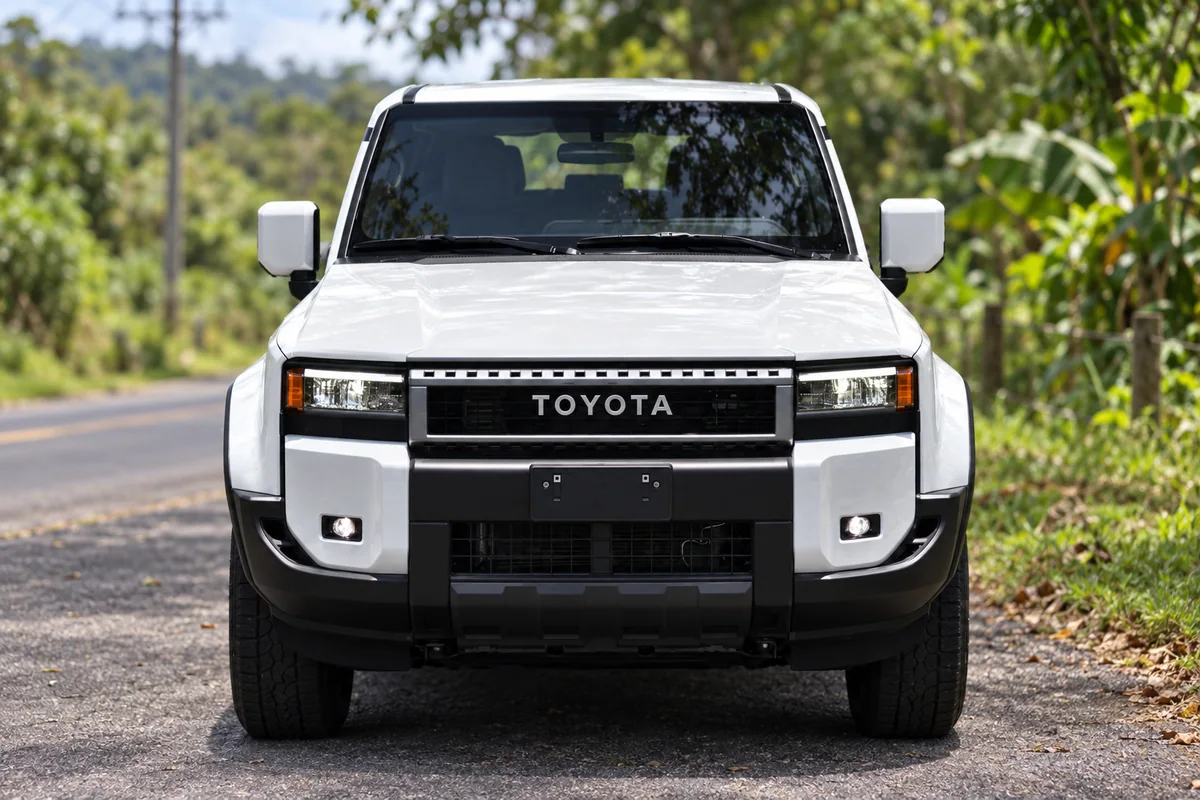 Toyota Land Cruiser Prado front view