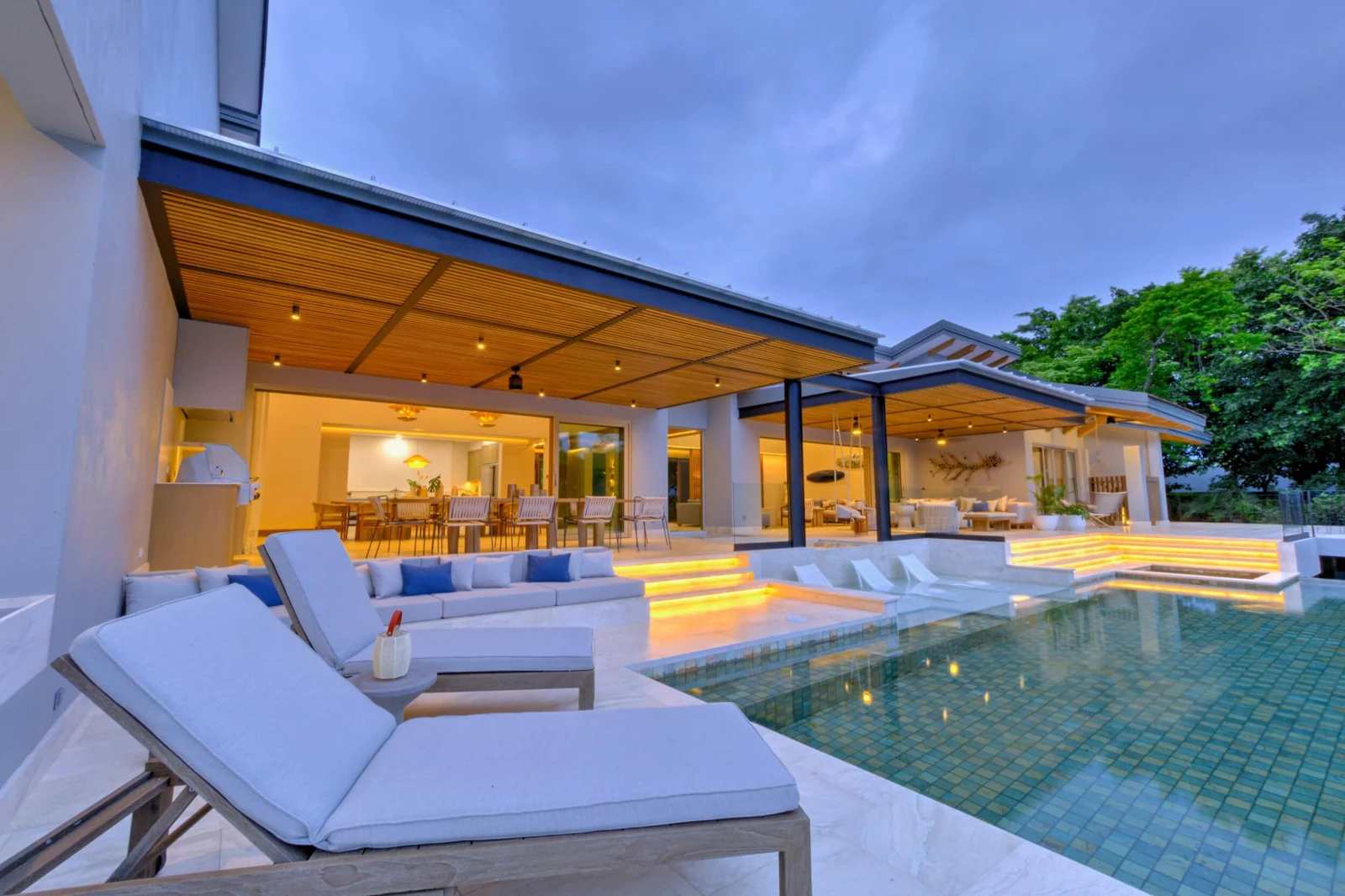 Photograph of Papagayo 5BR Coastal Retreat: poolside at dusk