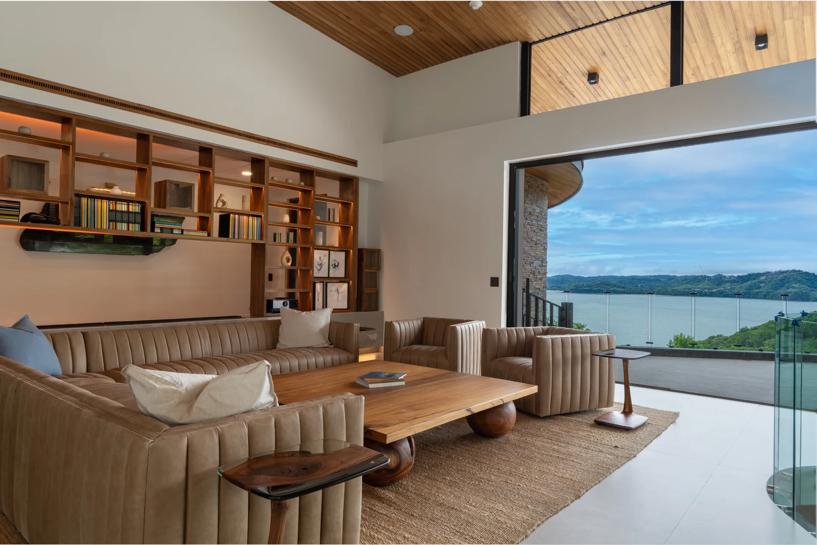 Photograph of Papagayo 6BR Contemporary Bayview Villa: lounge opening toward the bay