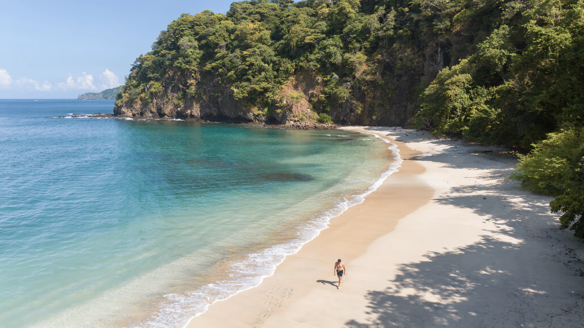 Sandy cove and turquoise water on Peninsula Papagayo