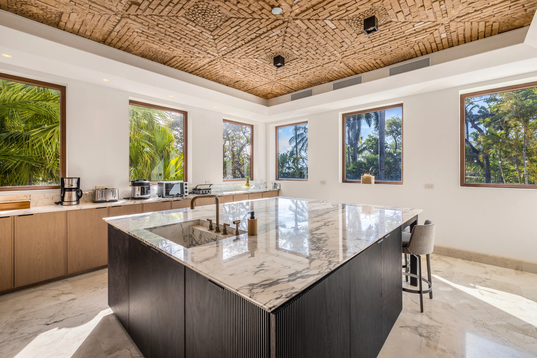 Photograph of Langosta 6BR Beachfront Villa: kitchen and dining space