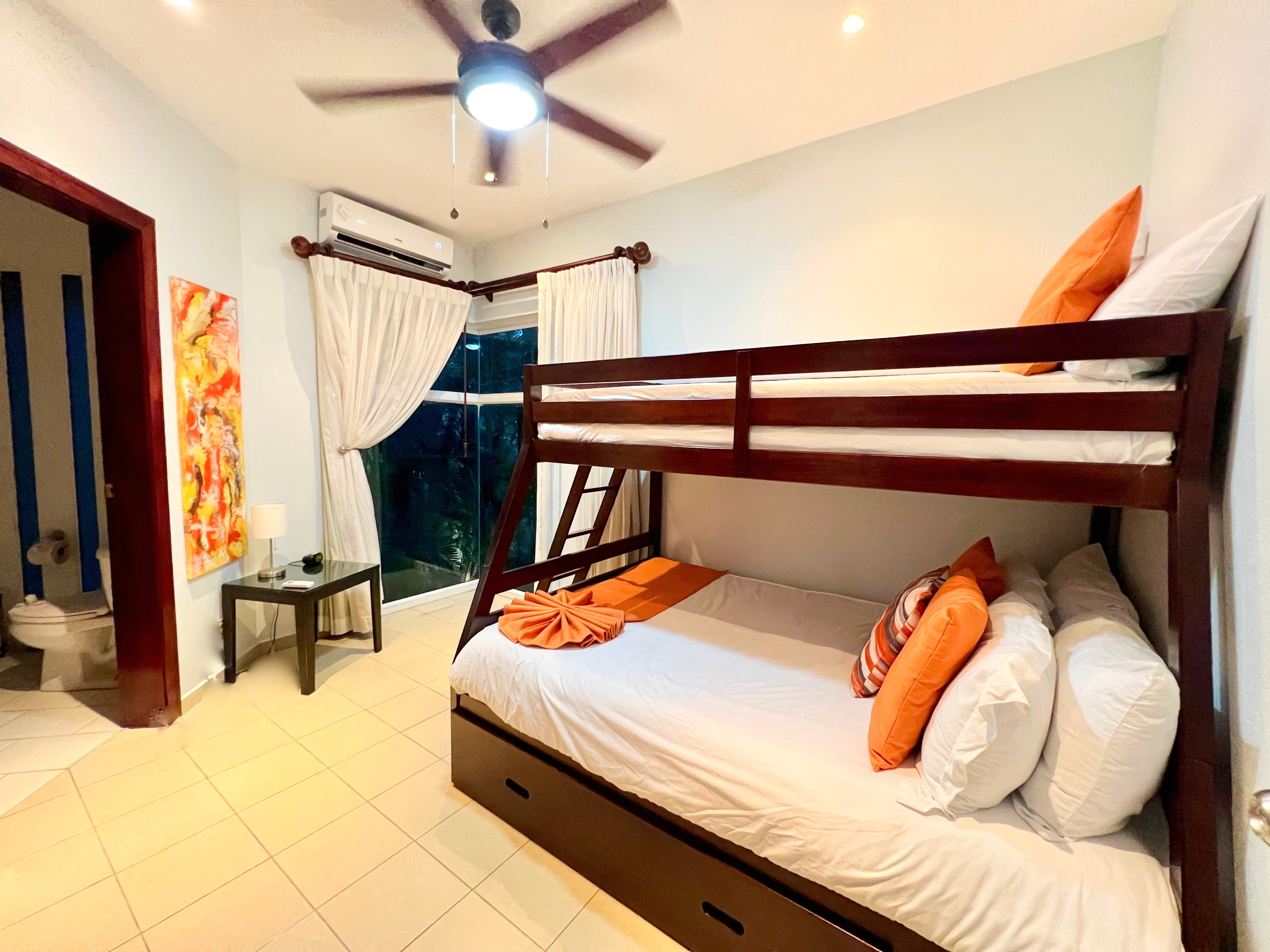 Villa 2 bunk bedroom