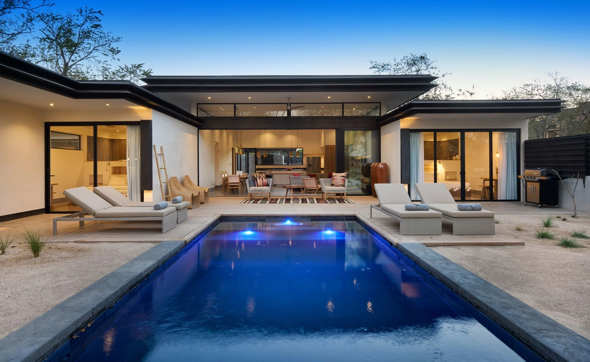 pool / exterior