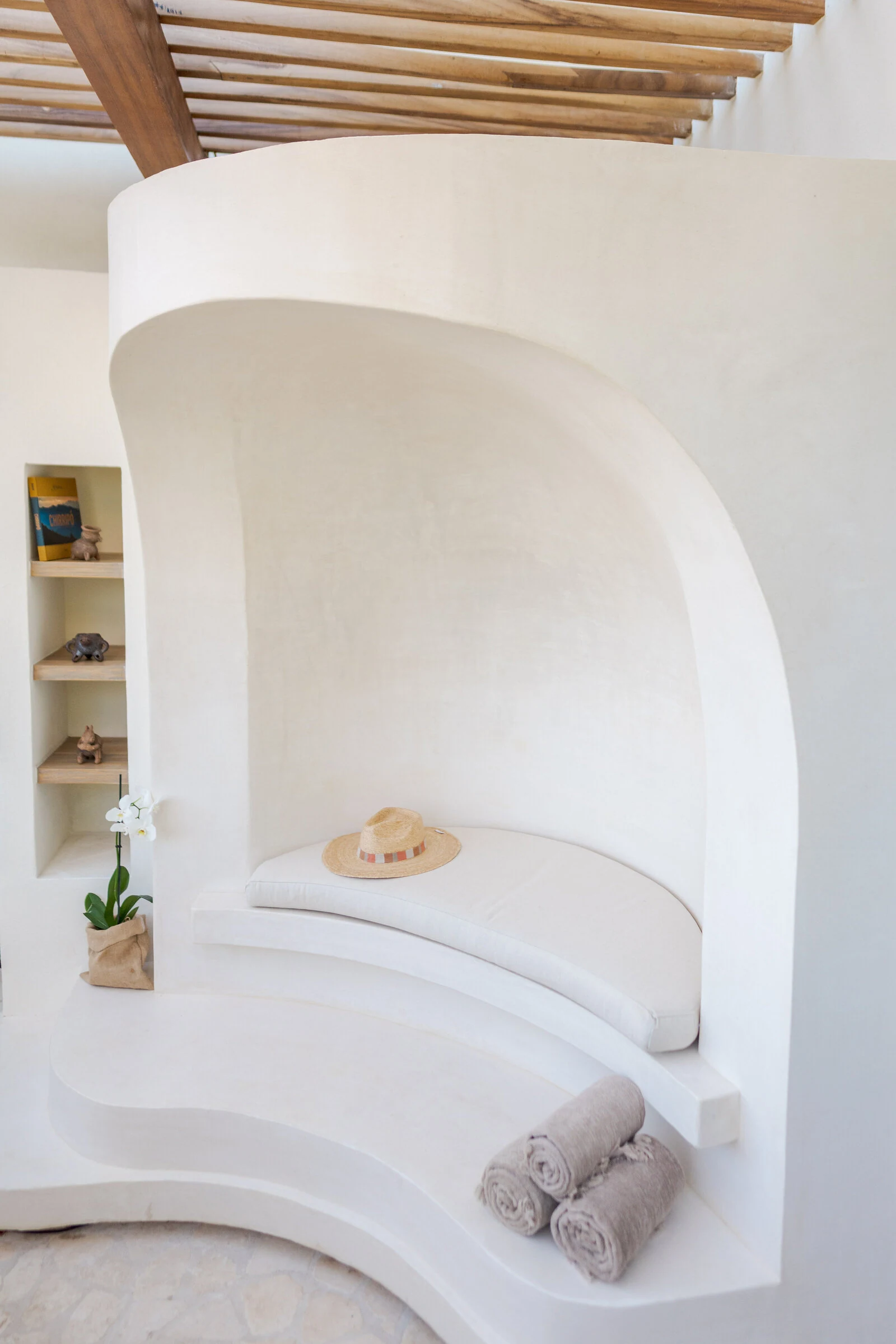 bedroom / sleeping space